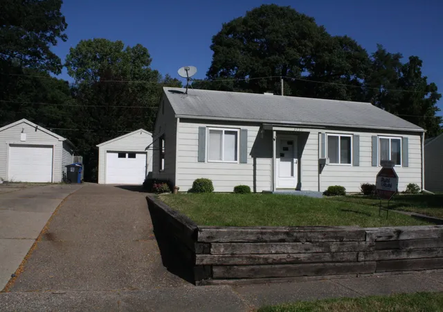 Photo 2 of Single family home for sale at 3721 13th Avenue, Moline, IL 61265 | MLS# 12775762 | Listing updated on 2026-10-08