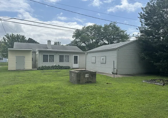 Photo 3 of Single family home for sale at 3721 13th Avenue, Moline, IL 61265 | MLS# 12775762 | Listing updated on 2026-10-05