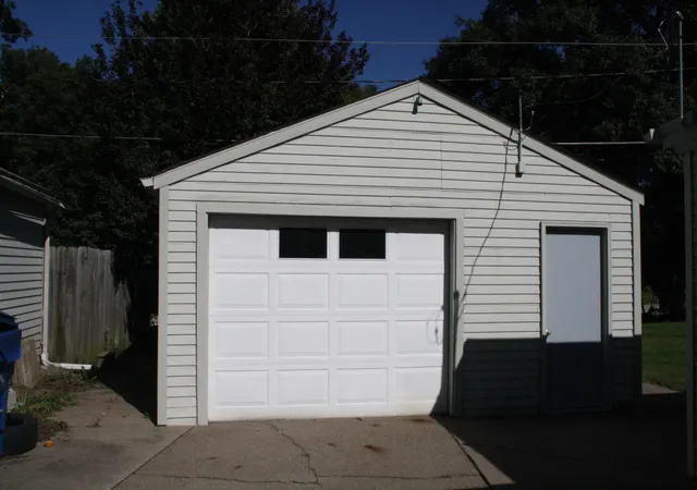 Photo 3 of Single family home for sale at 3721 13th Avenue, Moline, IL 61265 | MLS# 12775762 | Listing updated on 2026-10-08