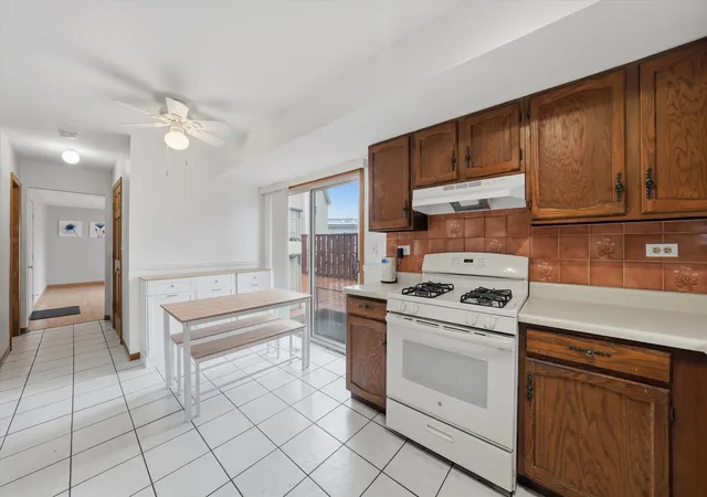 Photo 3 of Single family home for sale at 130 Lasalle Rd, Streamwood, IL 60107 | MLS# 12775781 | Listing updated on 2026-10-02