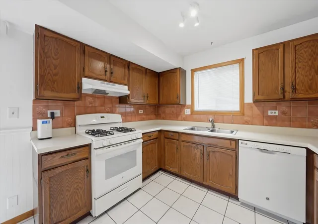 Photo 4 of Single family home for sale at 130 Lasalle Rd, Streamwood, IL 60107 | MLS# 12775781 | Listing updated on 2026-10-02