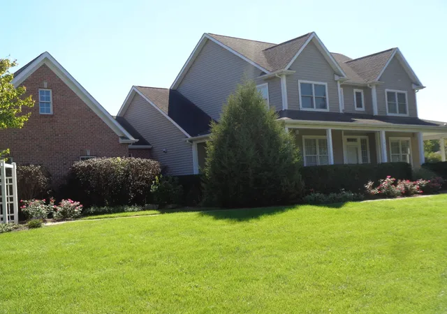 Photo 2 of Single family home for sale at 1915 W Cobblestone Ln, Mc Henry, IL 60051 | MLS# 12775784 | Listing updated on 2026-10-03