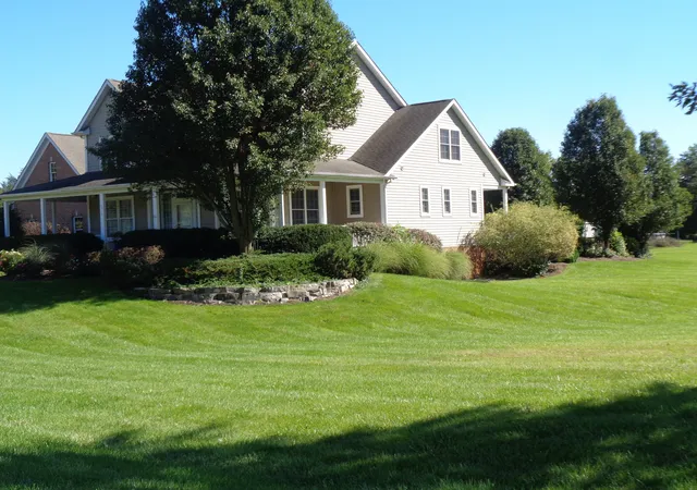 Photo 3 of Single family home for sale at 1915 W Cobblestone Ln, Mc Henry, IL 60051 | MLS# 12775784 | Listing updated on 2026-10-03