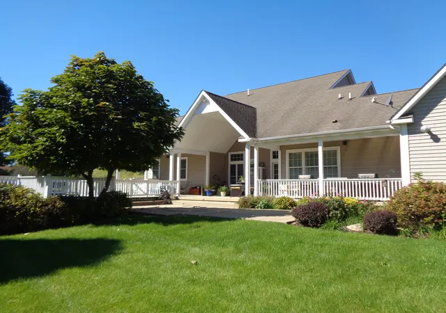 Photo 4 of Single family home for sale at 1915 W Cobblestone Ln, Mc Henry, IL 60051 | MLS# 12775784 | Listing updated on 2026-10-03