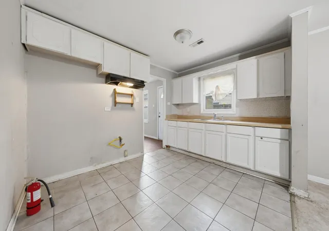 Photo 4 of Single family home for sale at 395 Oswego St, Park Forest, IL 60466 | MLS# 12775790 | Listing updated on 2026-10-02