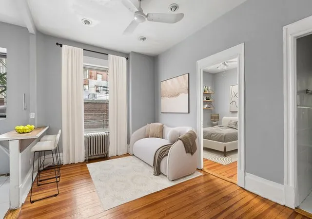 Listing Photo 2 - Condo for sale in building located at 20 E Goethe St, Chicago, IL 60610 - Unit #206