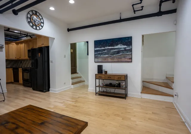 Listing Photo 5 - Condo for sale in building located at 4417 N Ashland Ave, Chicago, IL 60640 - Unit #GRD