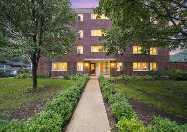 Photo 2 of Condo for sale at 7208 Oak Ave #1SW, River Forest, IL 60305 | MLS# 12775840 | Listing updated on 2026-10-06