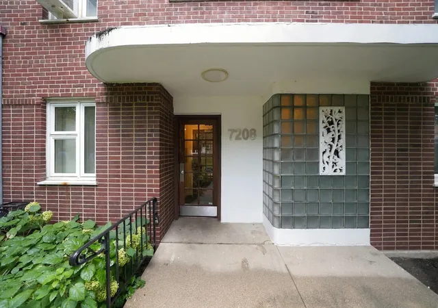 Photo 3 of Condo for sale at 7208 Oak Ave #1SW, River Forest, IL 60305 | MLS# 12775840 | Listing updated on 2026-10-06