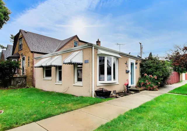 Photo 2 of Single family home for sale at 3858 N Pontiac Ave, Chicago, IL 60634 | MLS# 12775871 | Listing updated on 2026-10-07