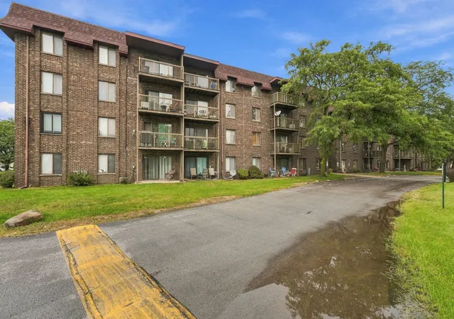 Photo 1 of Condo for sale at 820 Elder Rd #202, Homewood, IL 60430 | MLS# 12775879 | Listing updated on 2026-10-06