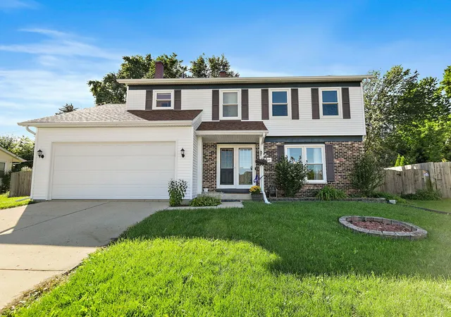 Photo 2 of Single family home for sale at 14 Woodridge Ln, Streamwood, IL 60107 | MLS# 12775892 | Listing updated on 2026-10-03
