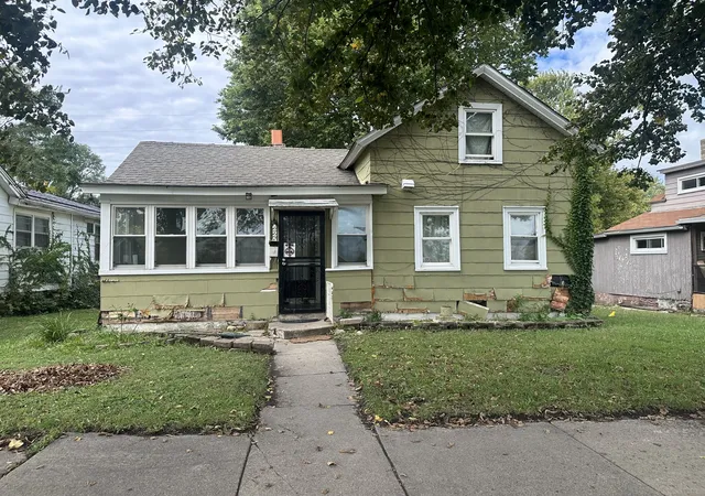 Photo 1 of Single family home for sale at 225 N West Ave, Kankakee, IL 60901 | MLS# 12775893 | Listing updated on 2026-10-08