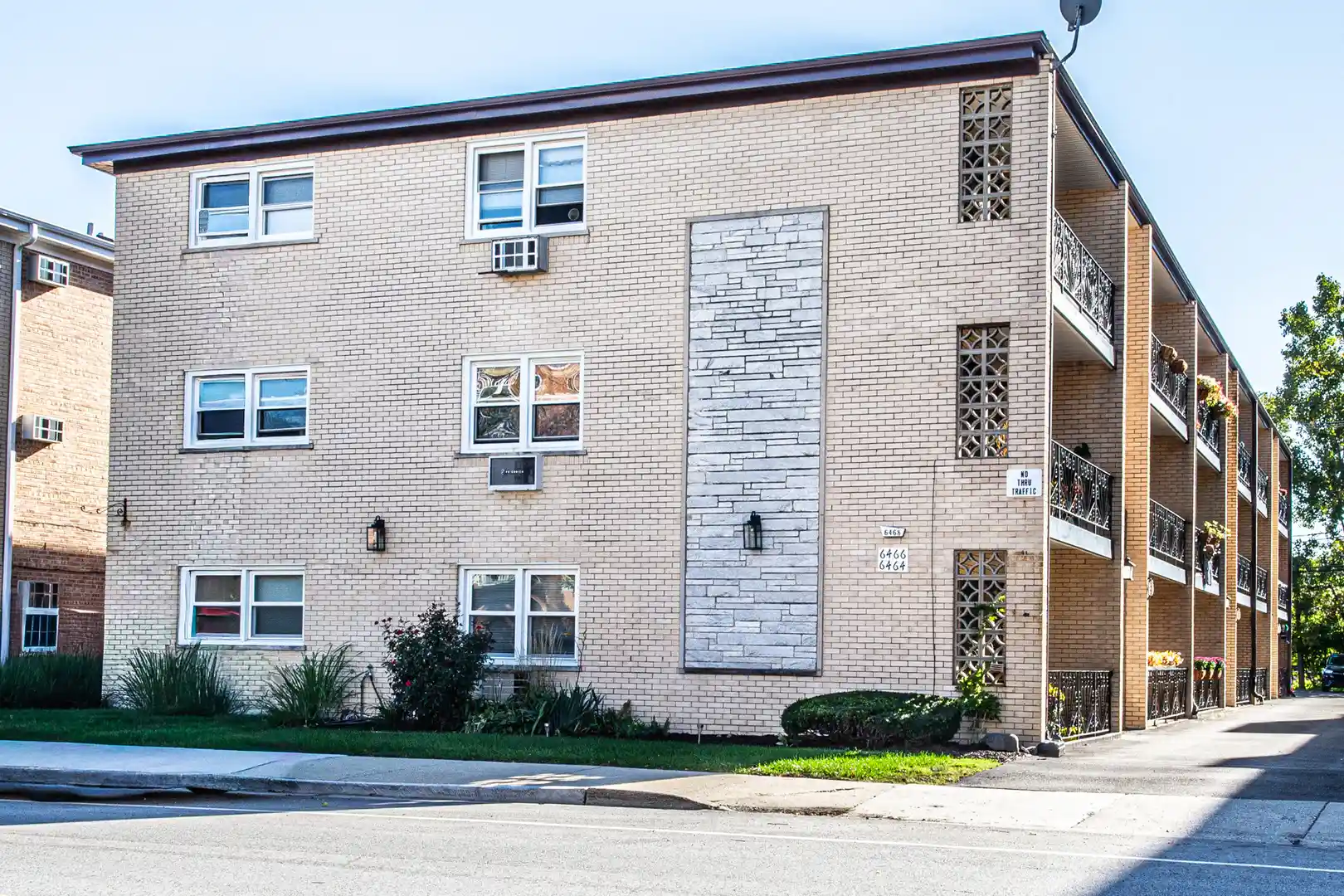 Listing Photo 1 - Condo for sale in 6464 N Nw Hwy located at 6464 N Nw Hwy, Chicago, IL 60631 - Unit #1E