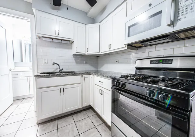 Listing Photo 3 - Condo for sale in building located at 6464 N Nw Hwy, Chicago, IL 60631 - Unit #1E