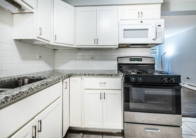 Listing Photo 4 - Condo for sale in building located at 6464 N Nw Hwy, Chicago, IL 60631 - Unit #1E