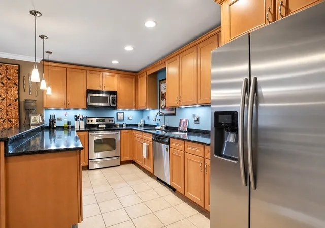 Photo 2 of Condo for sale at 201 Thames Pkwy #3A, Park Ridge, IL 60068 | MLS# 12775898 | Listing updated on 2026-10-08
