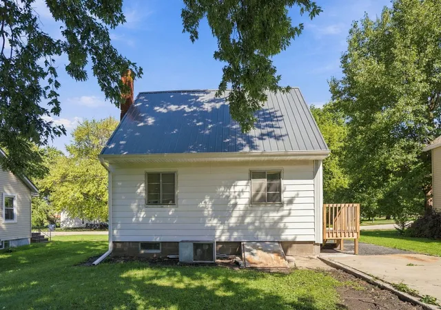 Photo 3 of Single family home for sale at 303 W Main St, Atkinson, IL 61235 | MLS# 12775902 | Listing updated on 2026-10-10