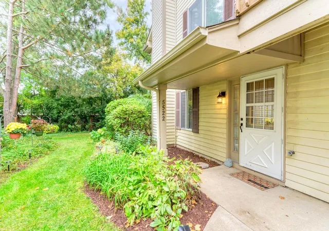 Photo 1 of Townhouse for sale at 5522 Barclay Ct, Clarendon Hills, IL 60514 | MLS# 12775904 | Listing updated on 2026-10-22