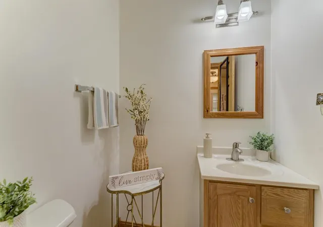 Photo 3 of Townhouse for sale at 5522 Barclay Ct, Clarendon Hills, IL 60514 | MLS# 12775904 | Listing updated on 2026-10-22