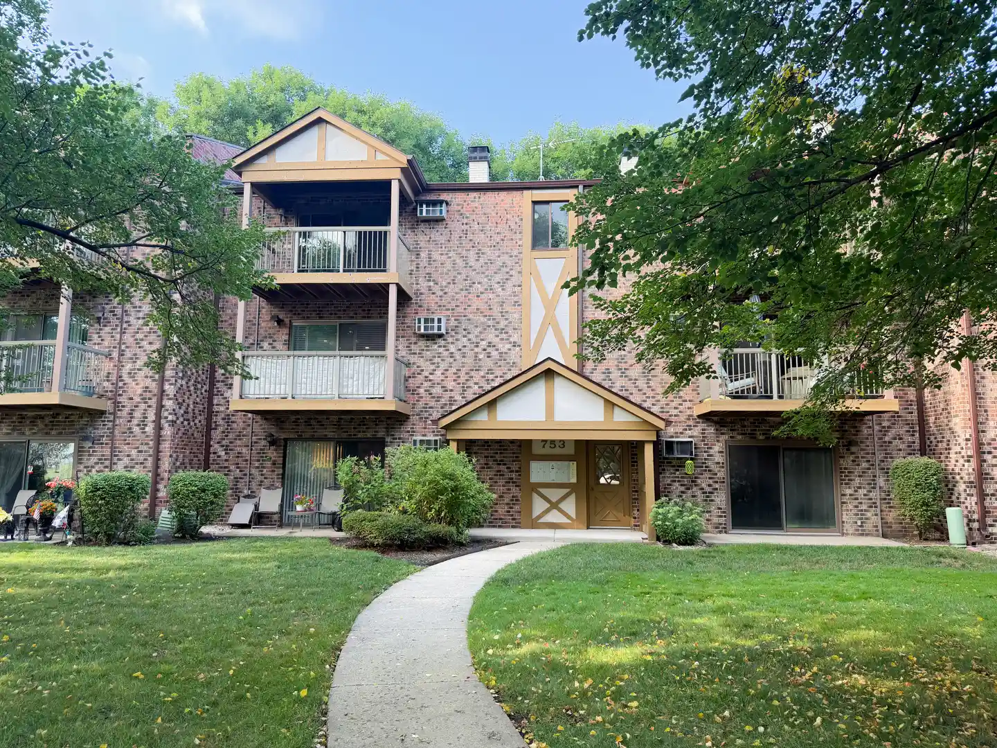 Listing Photo 1 - Condo for sale in 753 S Dwyer Ave located at 753 S Dwyer Ave, Arlington Heights, IL 60005 - Unit 753 S Dwyer Ave