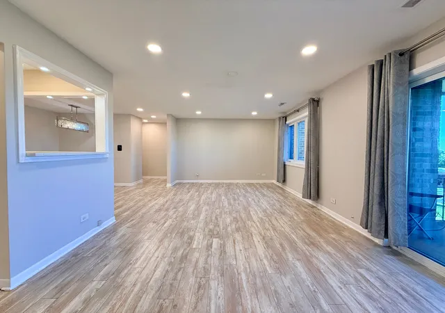 Listing Photo 5 - Condo for sale in building located at 9355 Landings Ln, Des Plaines, IL 60016 - Unit #503