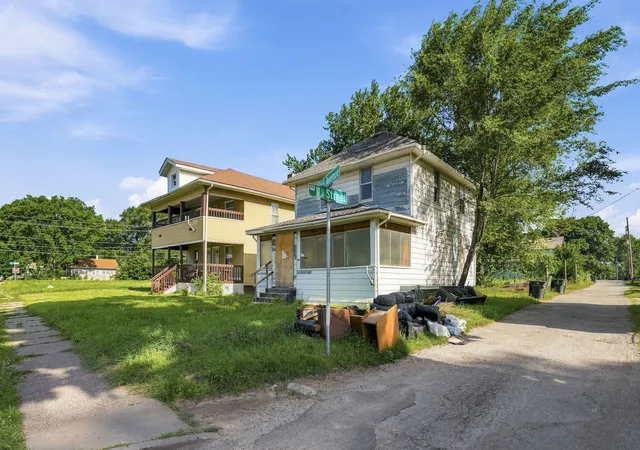 Photo 3 of Single family home for sale at 1121 15th Avenue, Rock Island, IL 61201 | MLS# 12775925 | Listing updated on 2026-10-02