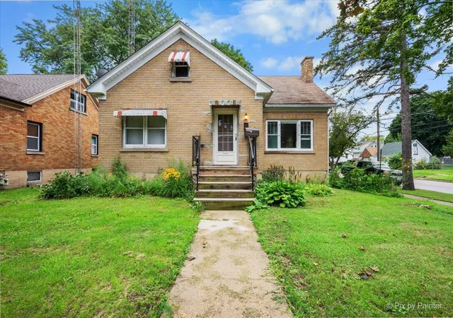 Photo 1 of Single family home for sale at 867 Clay St, Woodstock, IL 60098 | MLS# 12775928 | Listing updated on 2026-10-02