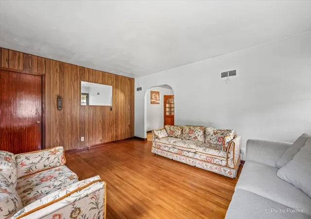 Photo 4 of Single family home for sale at 867 Clay St, Woodstock, IL 60098 | MLS# 12775928 | Listing updated on 2026-10-02