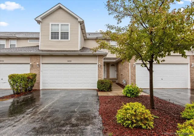 Photo 2 of Townhouse for sale at 8432 Stratford Dr, Tinley Park, IL 60487 | MLS# 12775929 | Listing updated on 2026-10-02