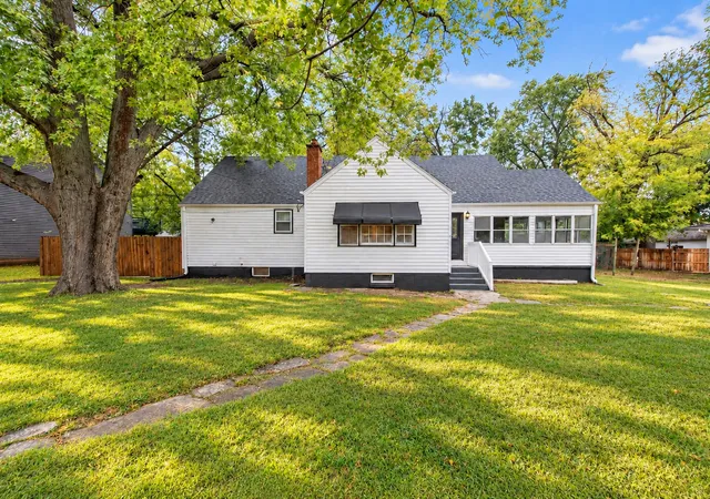 Photo 3 of Single family home for sale at 1414 Yale Ave, Zion, IL 60099 | MLS# 12775931 | Listing updated on 2026-10-05
