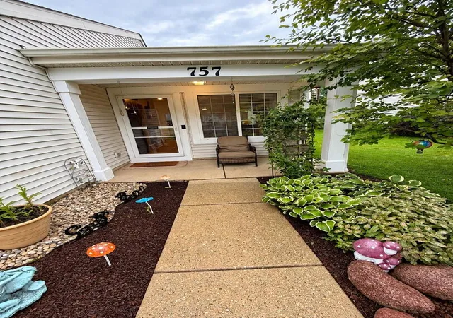 Photo 2 of Townhouse for sale at 757 S Aldridge Ln, Round Lake, IL 60073 | MLS# 12775940 | Listing updated on 2026-10-02