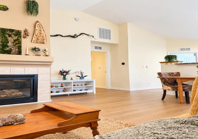 Photo 4 of Townhouse for sale at 757 S Aldridge Ln, Round Lake, IL 60073 | MLS# 12775940 | Listing updated on 2026-10-02