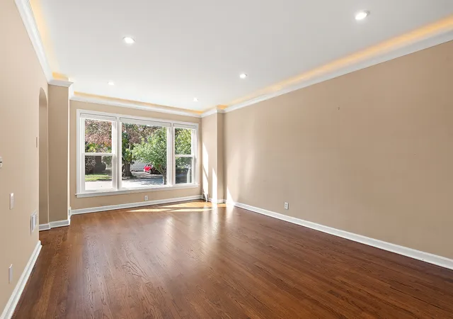 Photo 3 of Single family home for sale at 10117 S Clifton Park Ave, Evergreen Park, IL 60805 | MLS# 12775949 | Listing updated on 2026-10-09