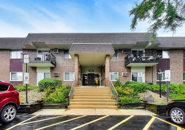 Listing Photo 1 - Condo for sale in building located at 3425 83Rd St, Woodridge, IL 60517 - Unit #D18