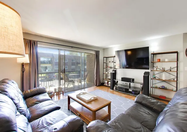 Listing Photo 2 - Condo for sale in building located at 3425 83Rd St, Woodridge, IL 60517 - Unit #D18