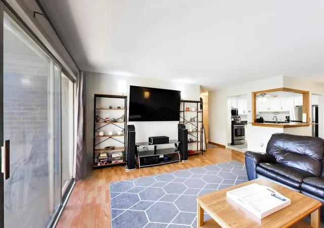 Listing Photo 3 - Condo for sale in building located at 3425 83Rd St, Woodridge, IL 60517 - Unit #D18