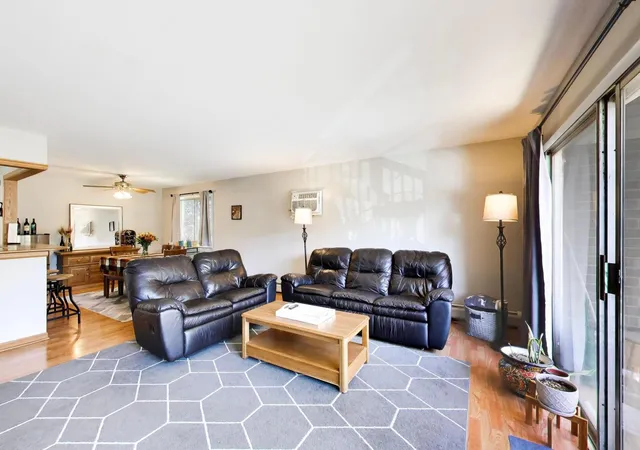 Listing Photo 4 - Condo for sale in building located at 3425 83Rd St, Woodridge, IL 60517 - Unit #D18