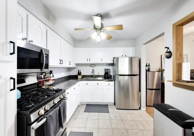 Listing Photo 5 - Condo for sale in building located at 3425 83Rd St, Woodridge, IL 60517 - Unit #D18