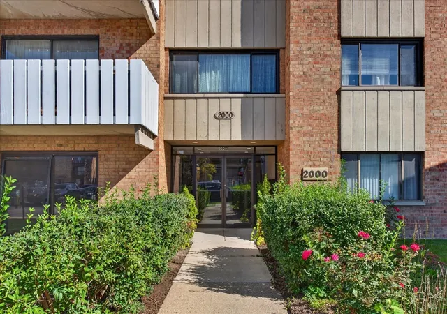 2000 Bayside Dr, 2000 Bayside Dr, Palatine, IL 60074