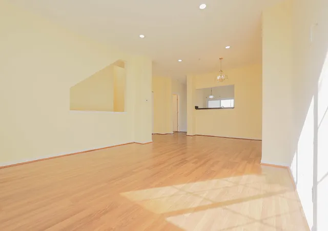 Photo 3 of Townhouse for sale at 736 Hanbury Dr, Des Plaines, IL 60016 | MLS# 12775975 | Listing updated on 2026-10-06