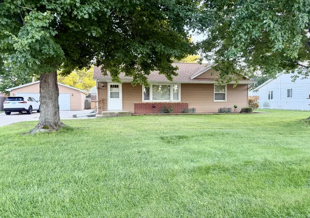 Photo 2 of Single family home for sale at 1101 4h Rd, Ottawa, IL 61350 | MLS# 12775980 | Listing updated on 2026-10-03