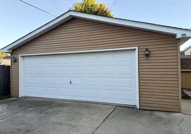 Photo 3 of Single family home for sale at 1101 4h Rd, Ottawa, IL 61350 | MLS# 12775980 | Listing updated on 2026-10-03