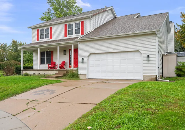 Single family home for sale at 4843 Kynnelworth Dr, Bettendorf, IA 52722 | MLS# 12775988