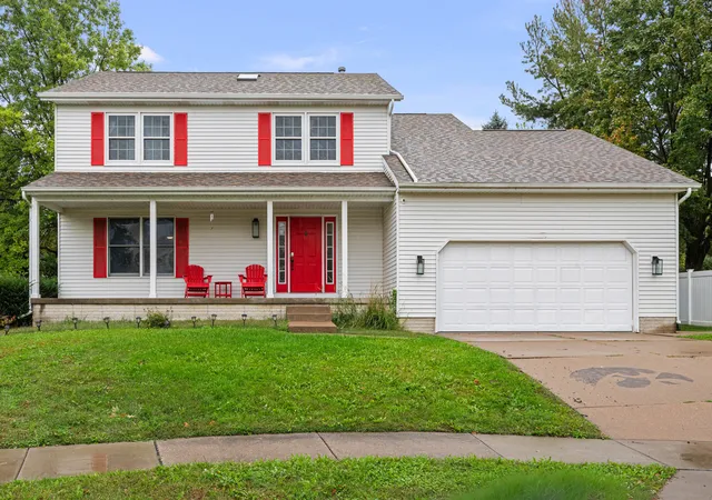 Photo 2 of Single family home for sale at 4843 Kynnelworth Dr, Bettendorf, IA 52722 | MLS# 12775988 | Listing updated on 2026-10-07