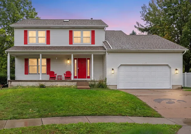 Photo 3 of Single family home for sale at 4843 Kynnelworth Dr, Bettendorf, IA 52722 | MLS# 12775988 | Listing updated on 2026-10-07