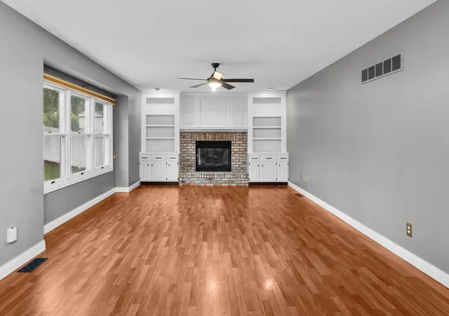 Photo 4 of Single family home for sale at 4843 Kynnelworth Dr, Bettendorf, IA 52722 | MLS# 12775988 | Listing updated on 2026-10-07