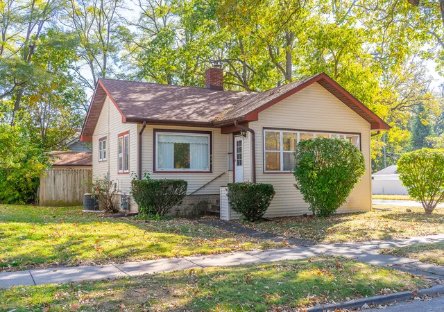 Single family home for sale at 894 S Osborn Ave, Kankakee, IL 60901 | MLS# 12775995