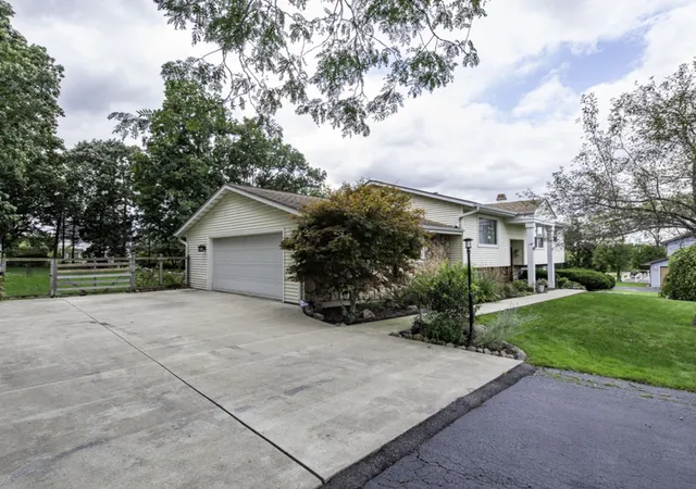 Photo 1 of Single family home for sale at 38970 N Northwoods Dr, Wadsworth, IL 60083 | MLS# 12776006 | Listing updated on 2026-10-08
