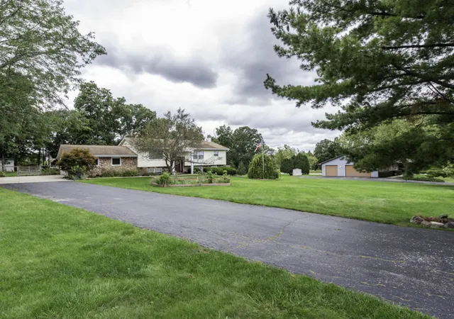 Photo 2 of Single family home for sale at 38970 N Northwoods Dr, Wadsworth, IL 60083 | MLS# 12776006 | Listing updated on 2026-10-08